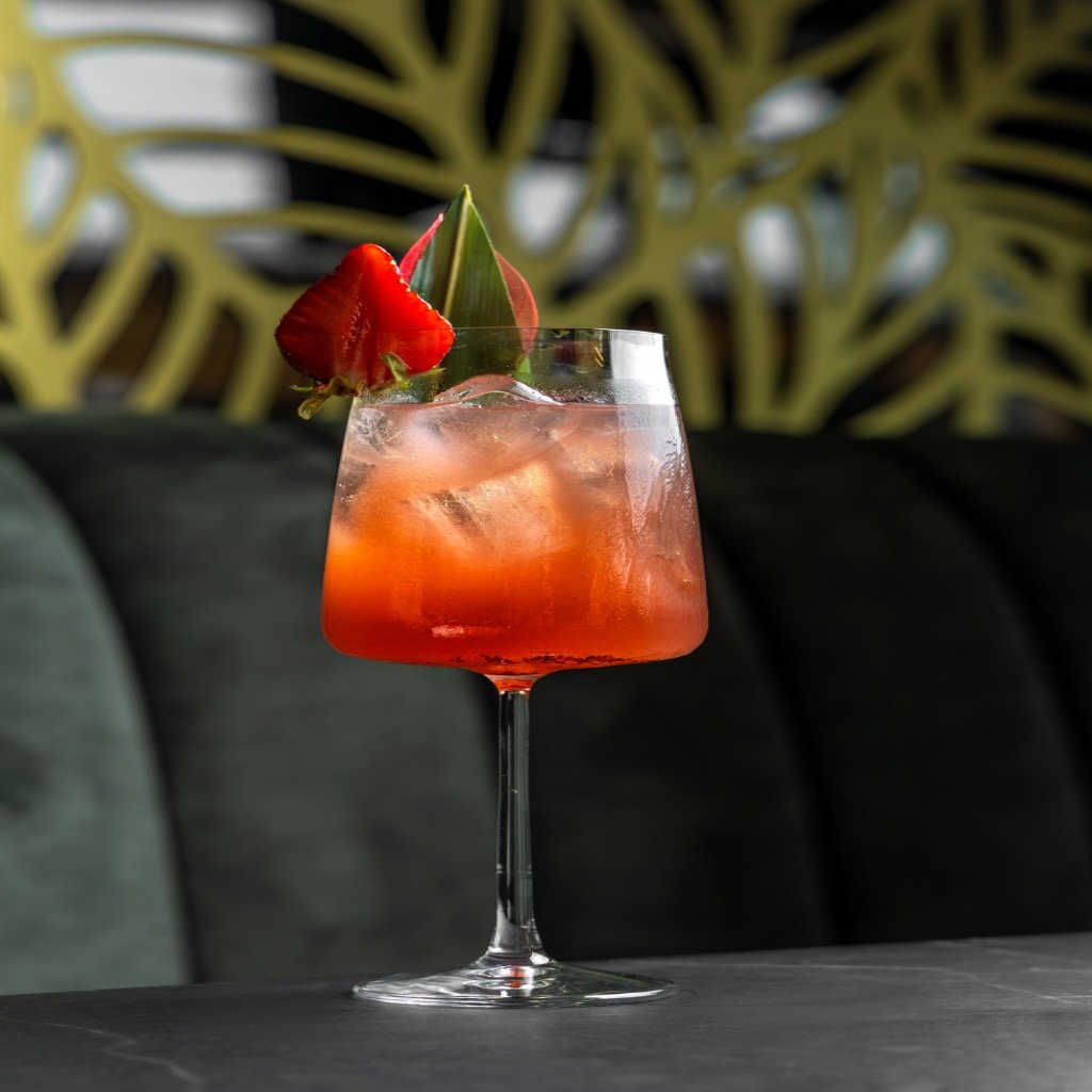 Коктейль Strawberry gin fizz (Полуничний джин) 215мл