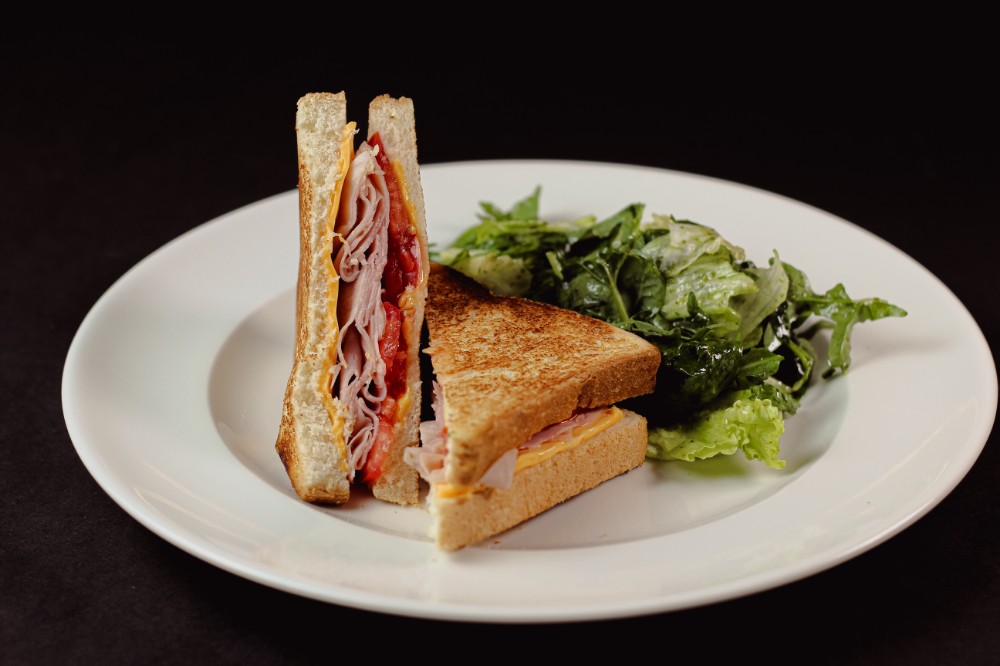 сендвіч з шинкою, порц. акційн. в закладі