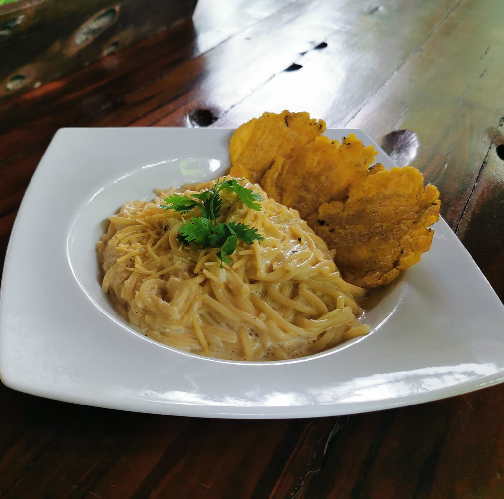 Pasta con salsa blanca 