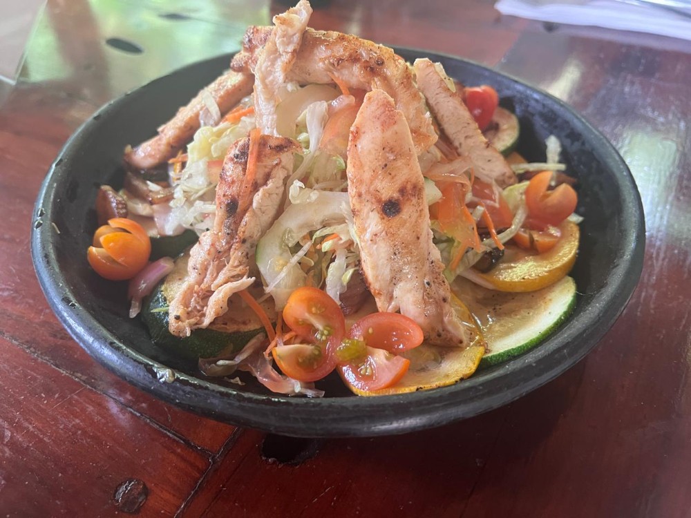 Ensalada de la Sierra con pollo