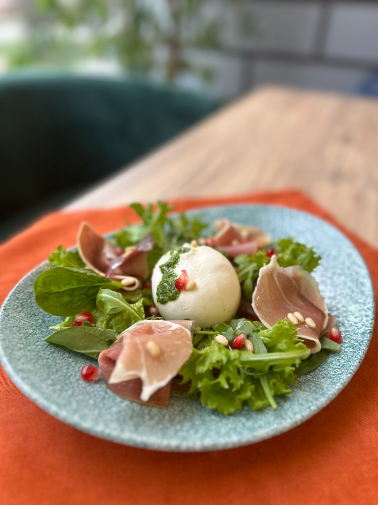 Бурата на подушці з хурми