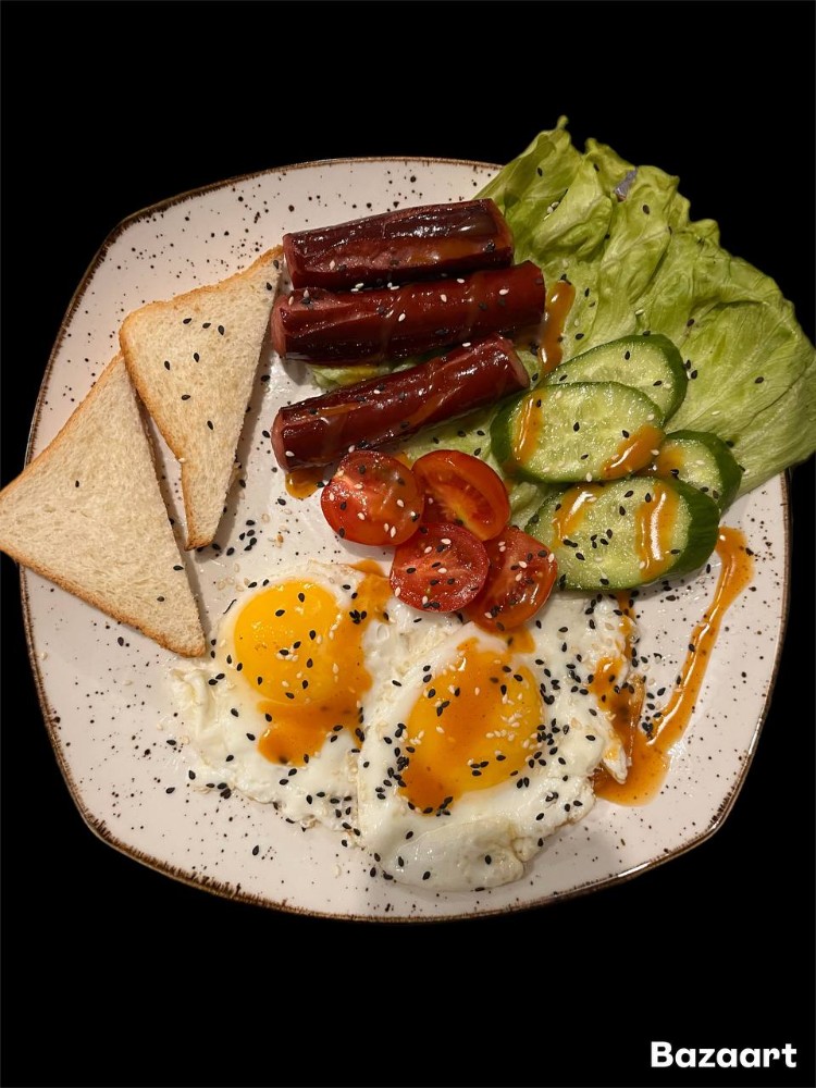 Яєчня з мисливськими ковбасками