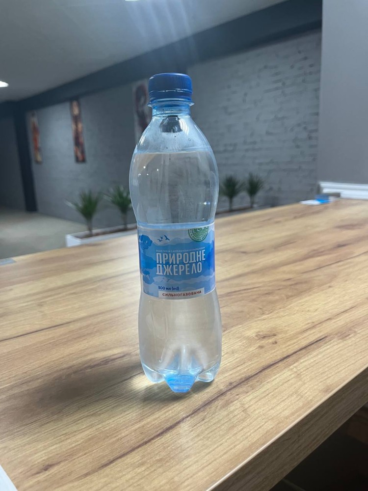 Вода газована 0,5