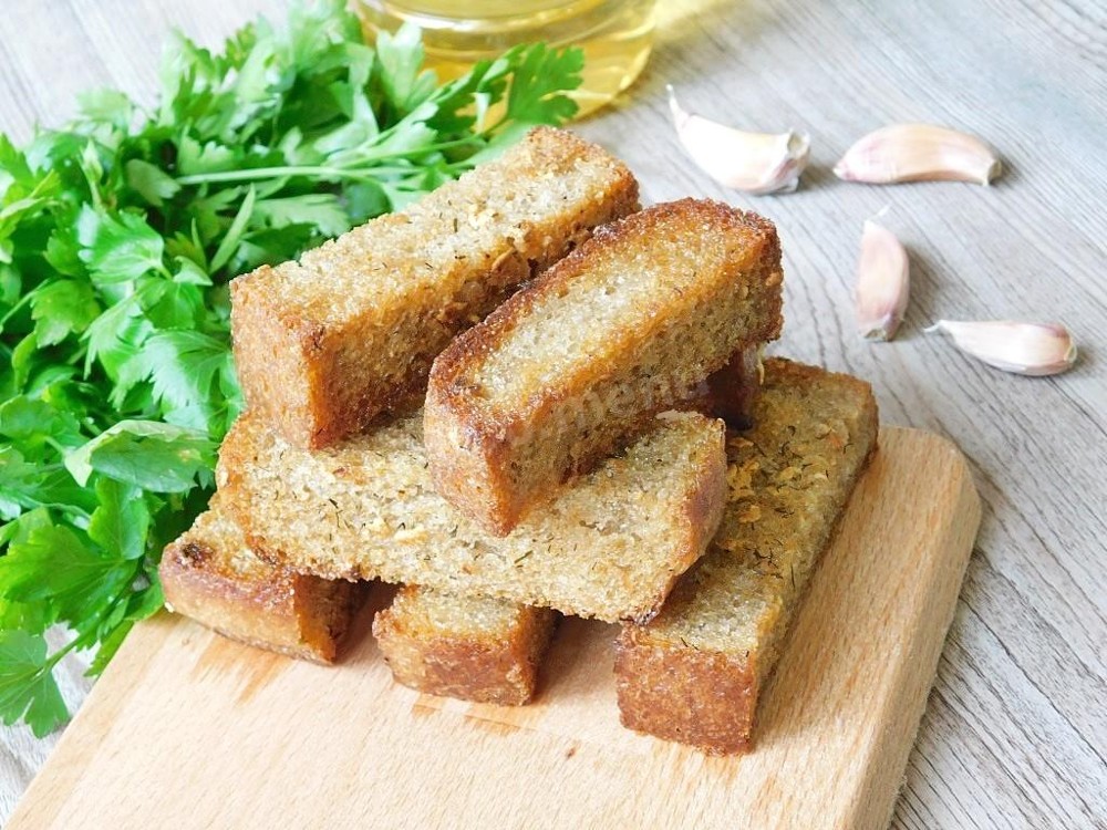 сухарики крафтові, з соусом часниковим 150/50