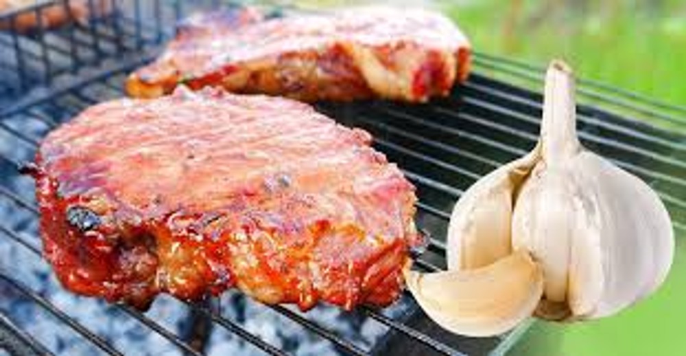 Стейк зі свинячого ошийка в соусі BBQ-200/100/40