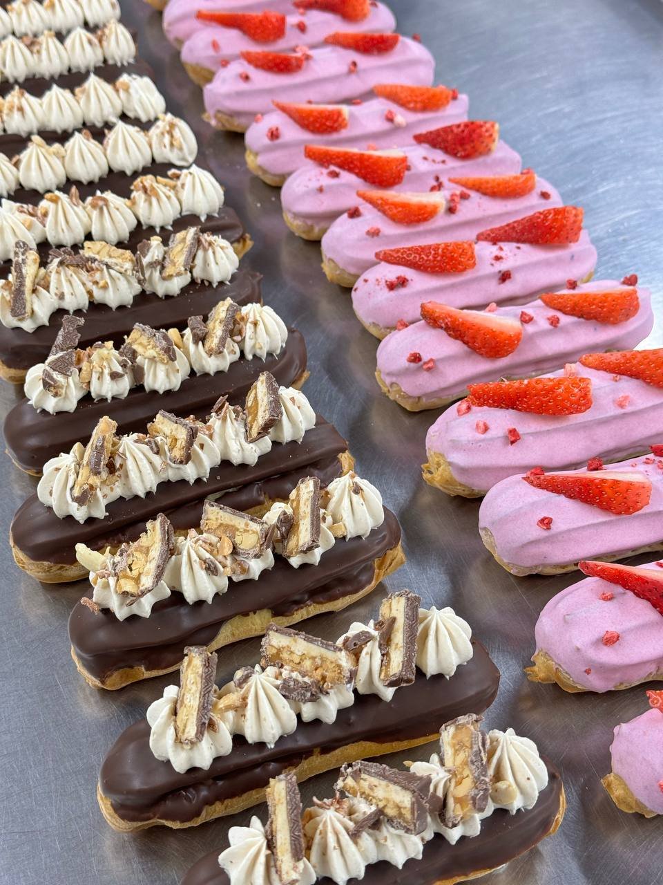 Еклер в асортименті