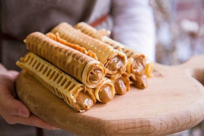 Трубочка зі згущеним молоком