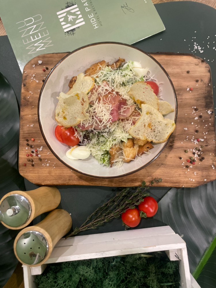 Салат Цезар з куркою