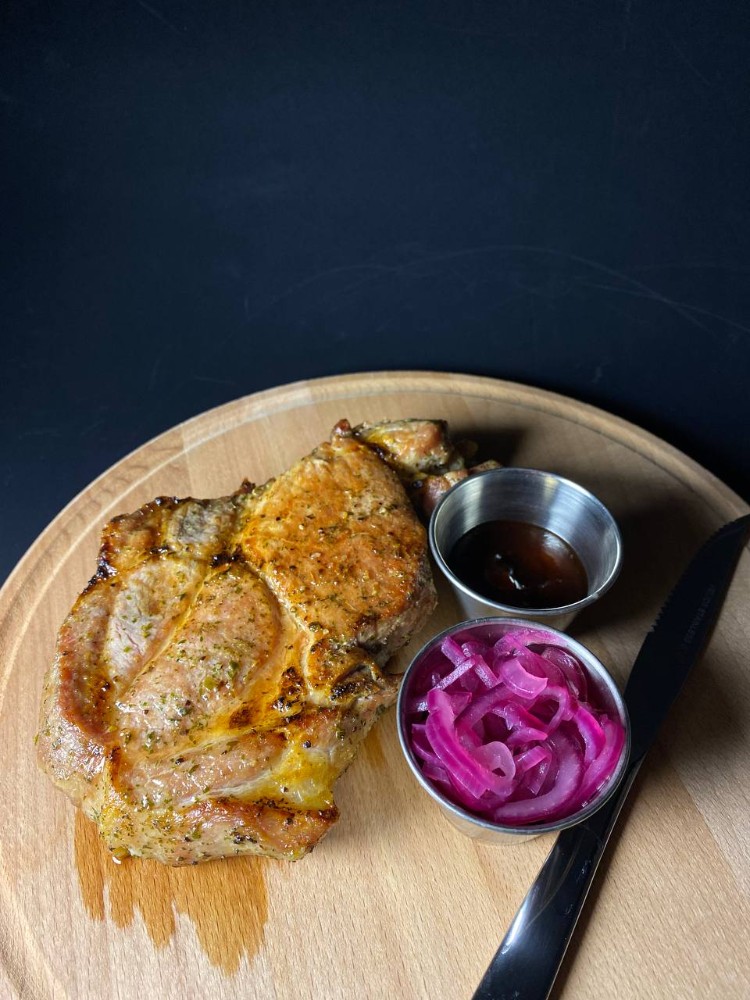 Стейк гриль зі свинини