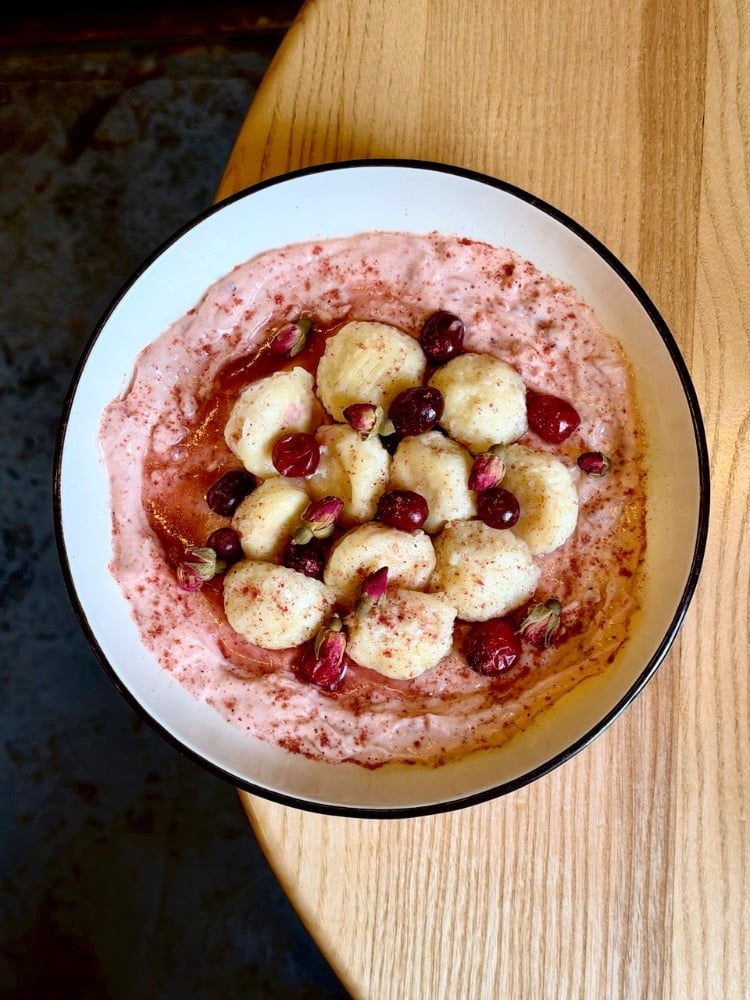 Ліниві варенички з малиновим кремом і журавниною 