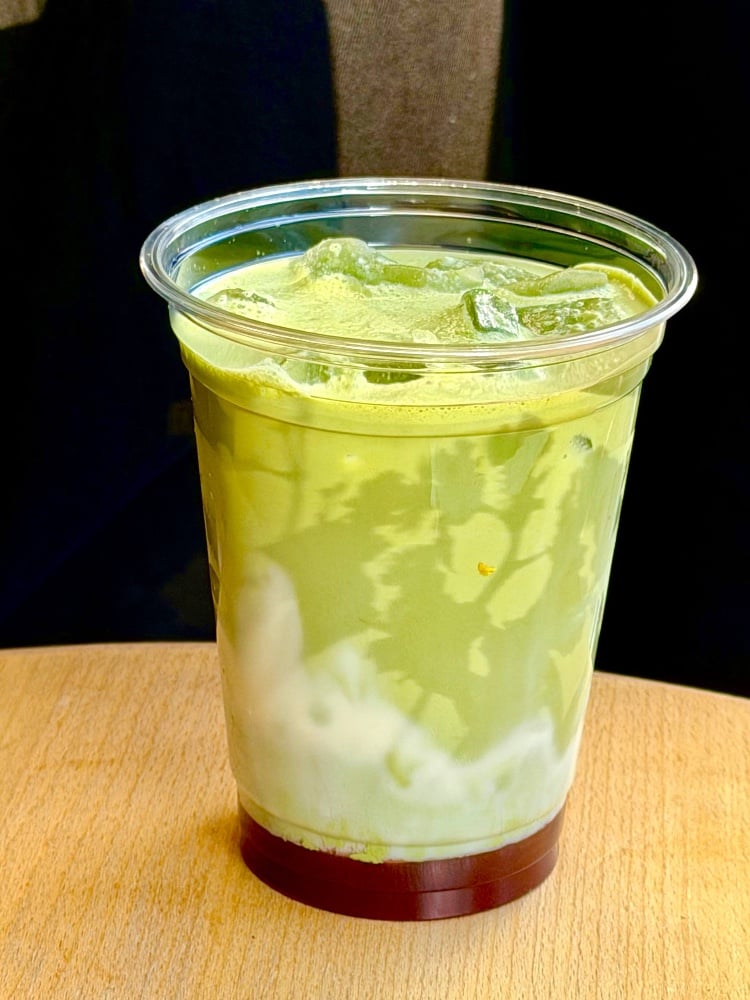 Полунична айс матча клауд з кокосом