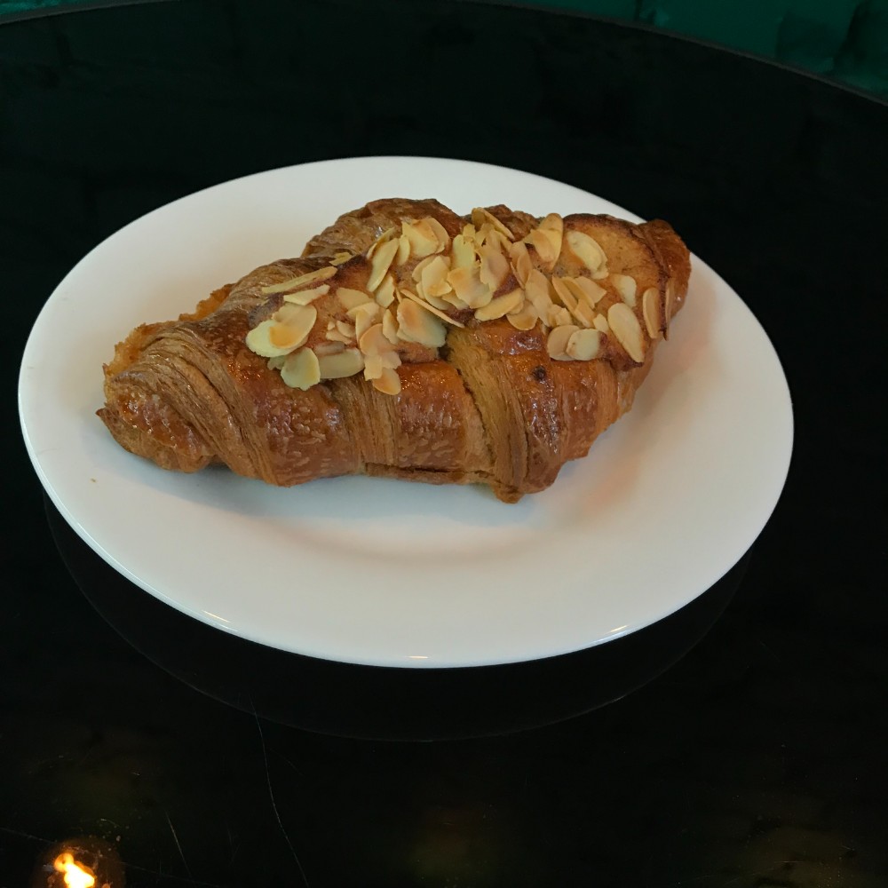 Круасан з мигдалем