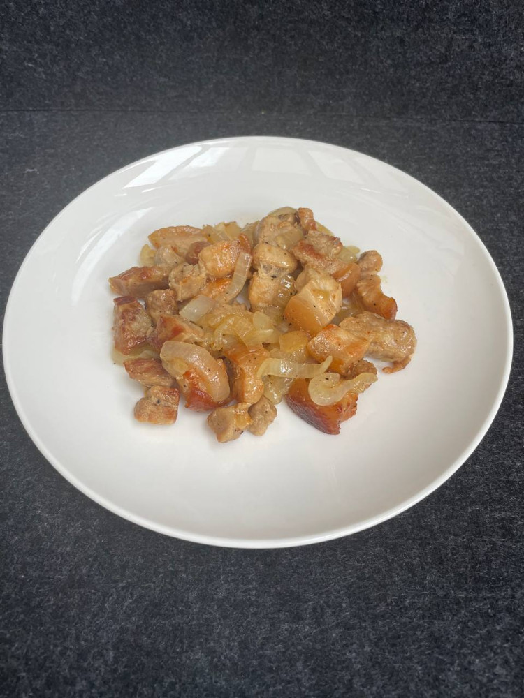 Шкварочки з цибулею