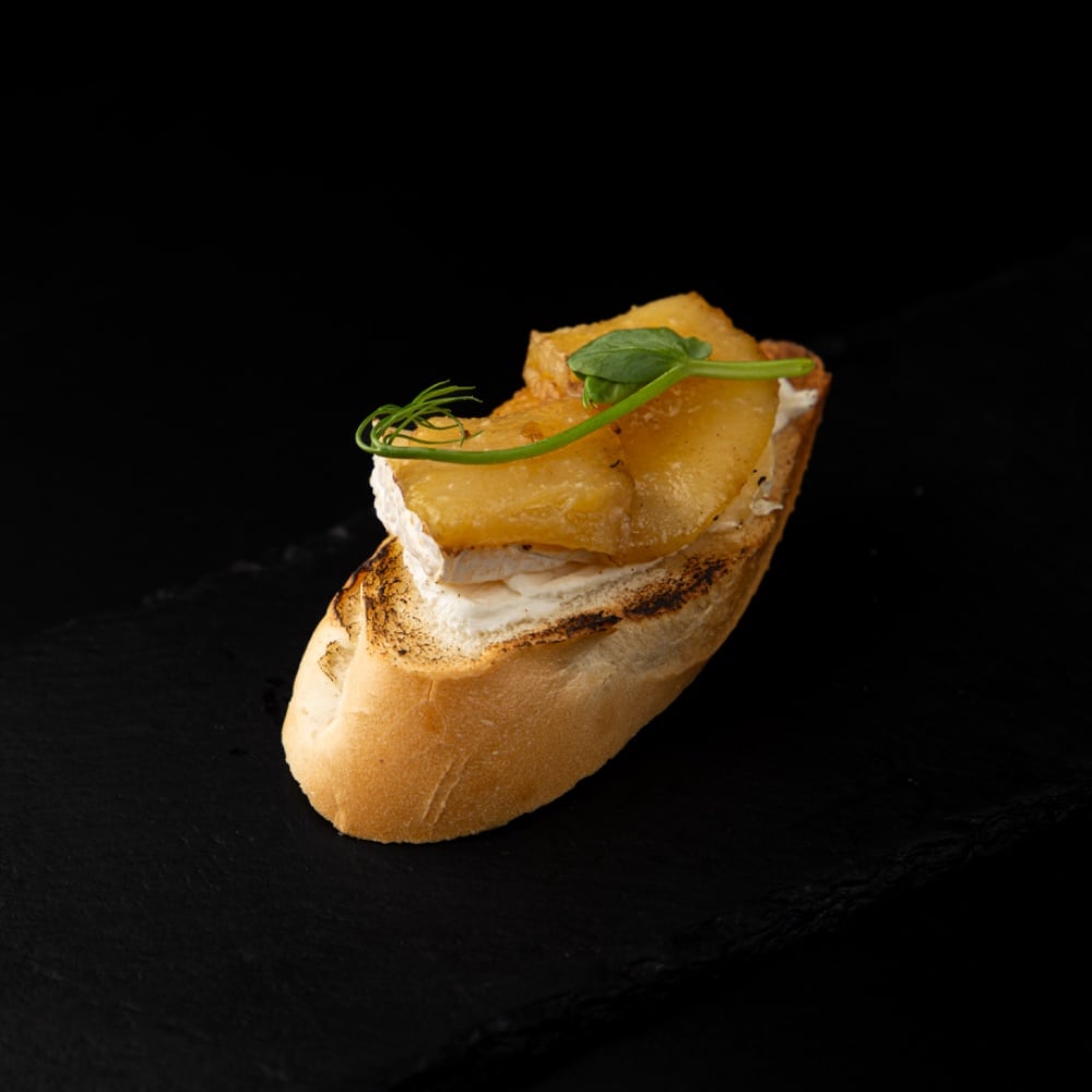 Брускета з сиром Брі та грушею 25-30г