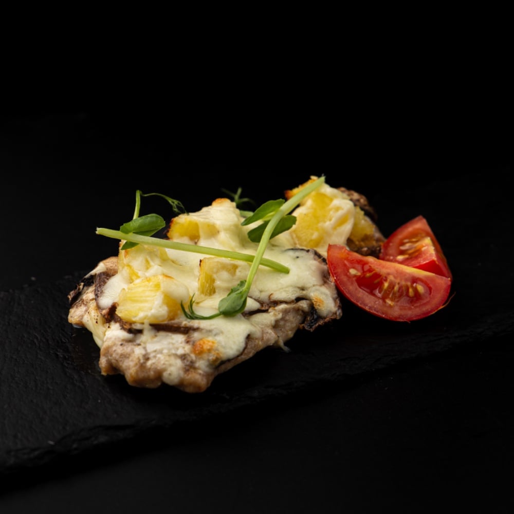 Курка з ананасом під сиром