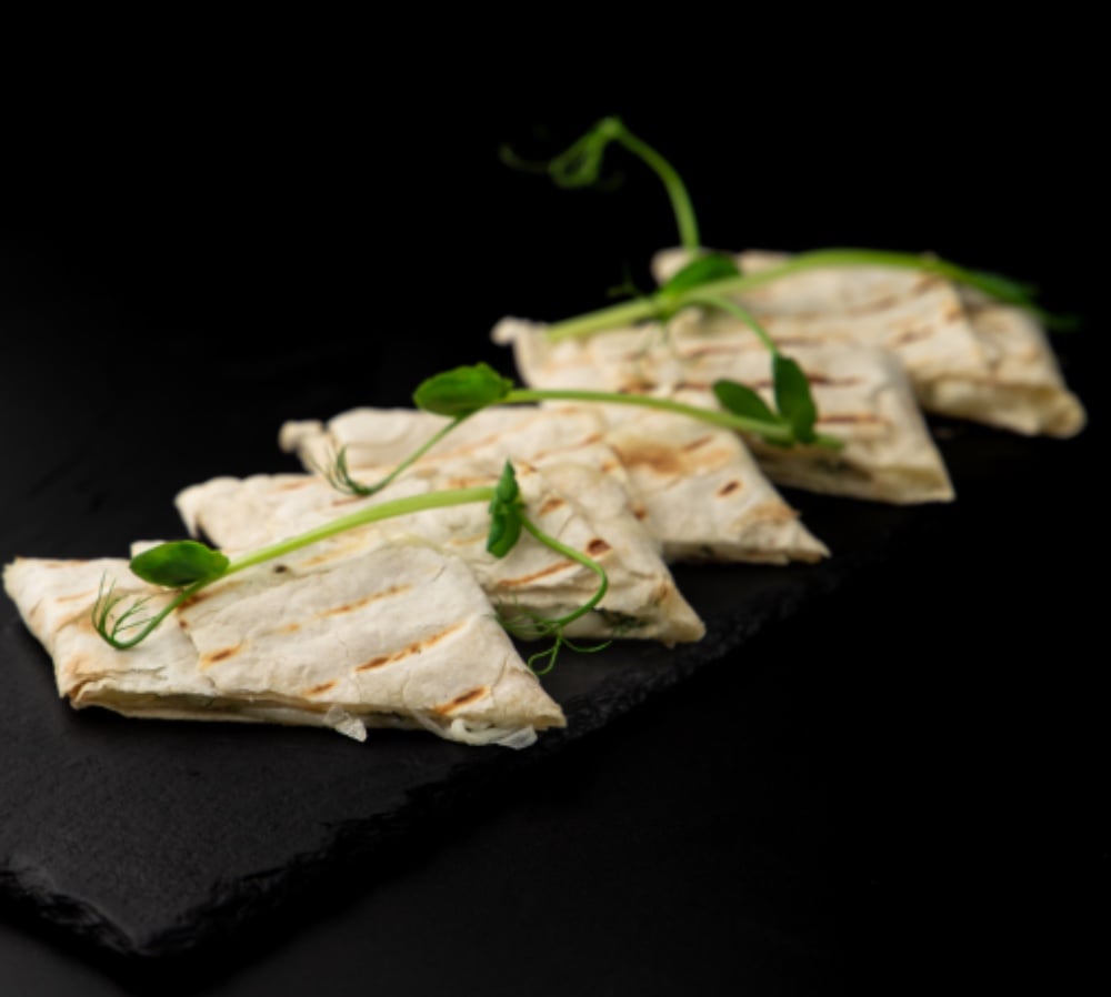 Лаваш з сиром, помідором і зеленню 200г