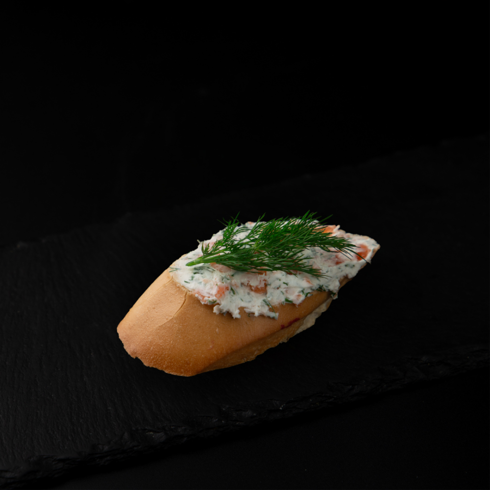 Брускета середземноморська з лососем 20-25г