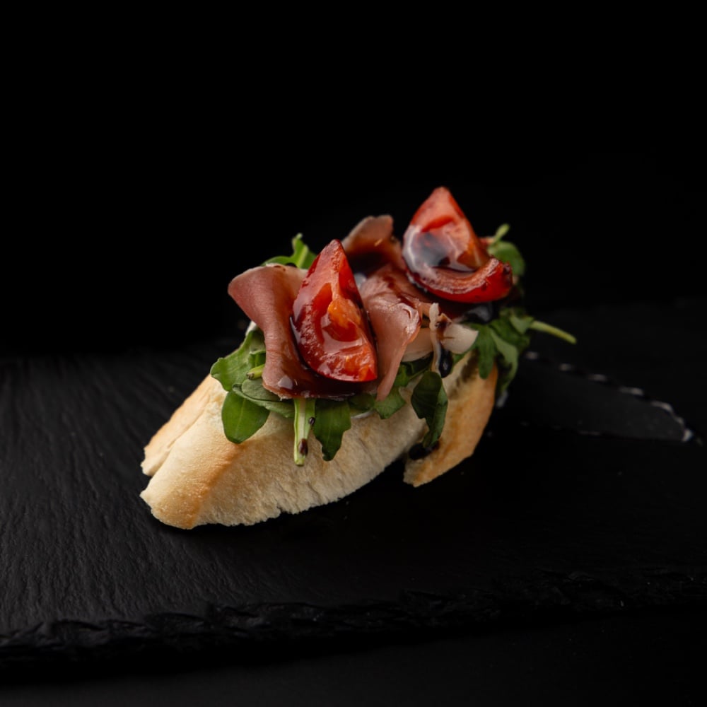 Брускета з хамоном і руколою 25-30г