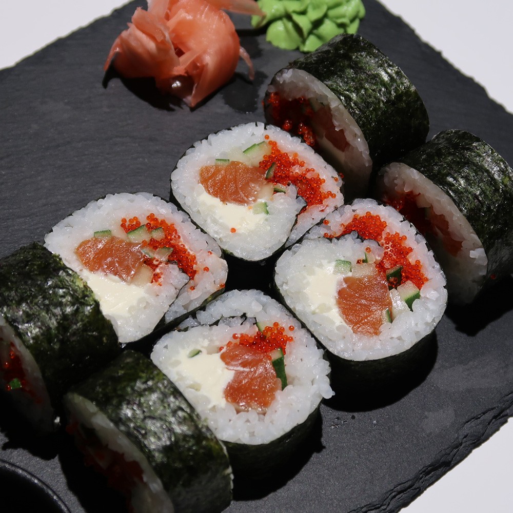Roll Salmon-Tobiko