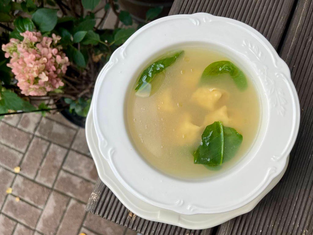 Курячий бульон з равіолі
