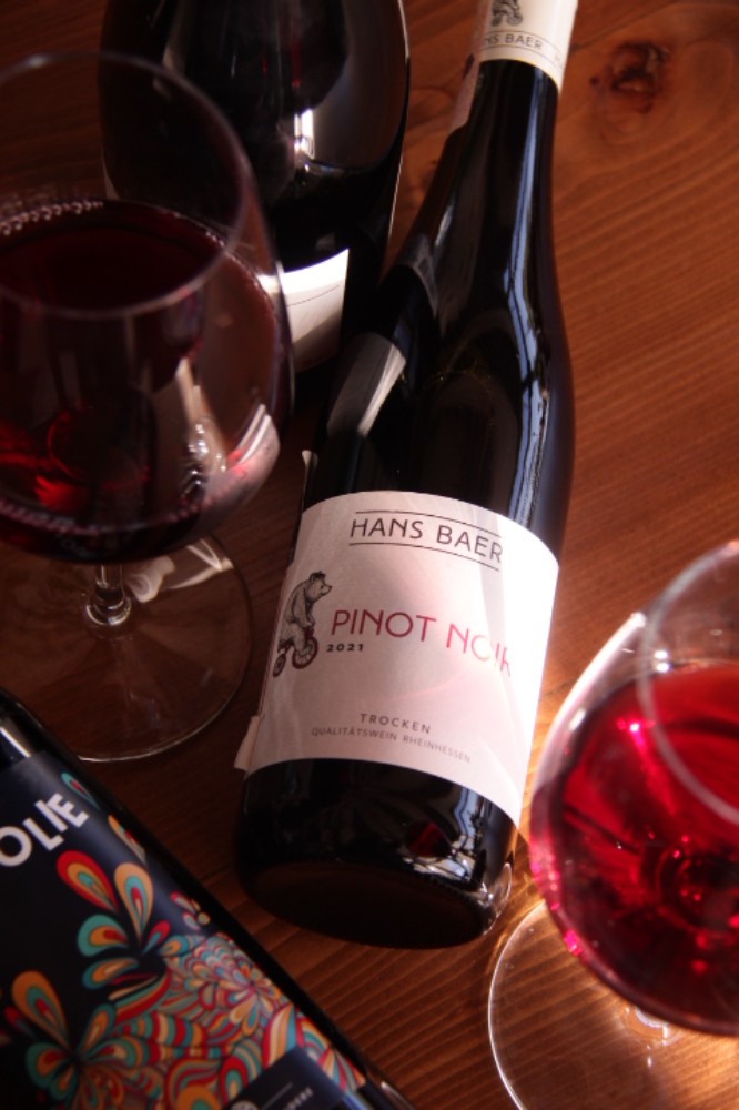 Hans Bear Pinot Noir 75cl