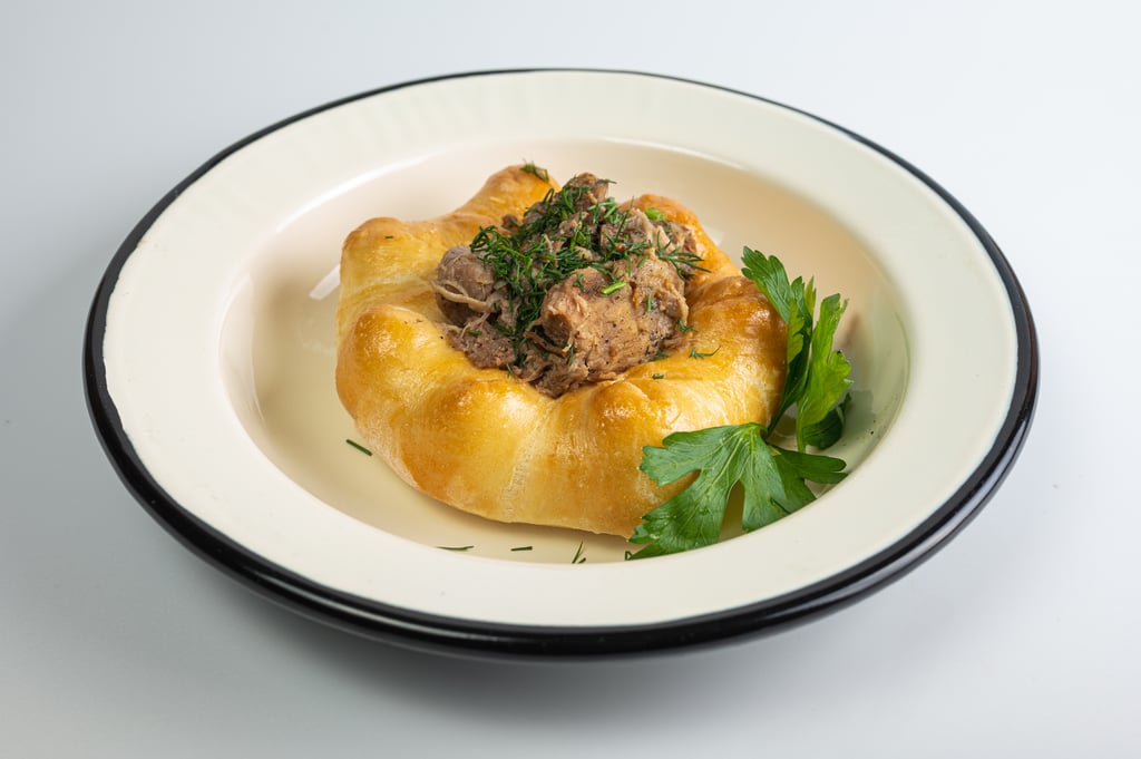 Книш з картоплею та тушкованим м`ясом  (200/100/ 50 г)