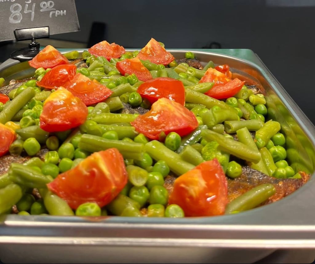Скумбрія гриль з овочами (кухня)