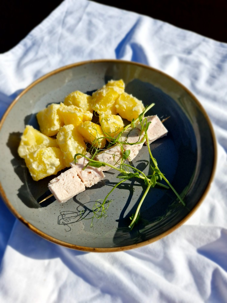 Картопля з курячим шашличком або котлеткою