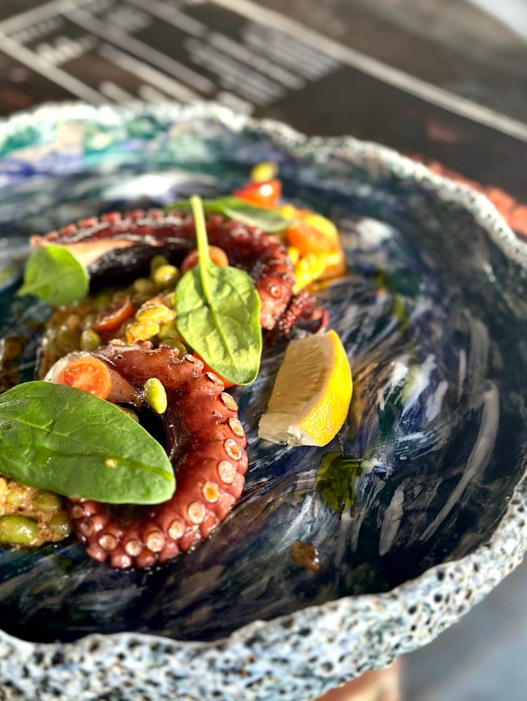 Щупальця восьминога з картоплею та томатами/Octopus tentacles with potatoes and tomatoes 200/100 г