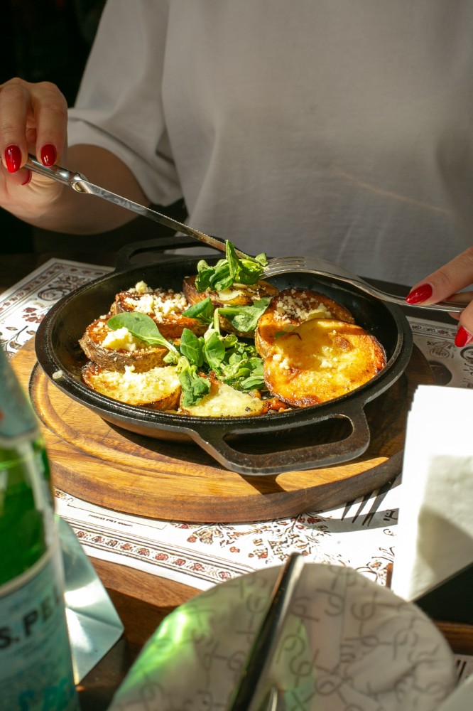 Печена картопля з бринзою та шкварками/Baked potatoes with feta cheese and cracklings 300г