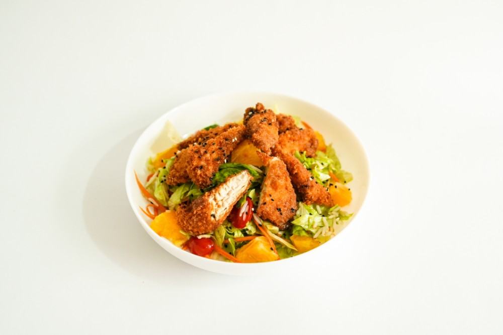 Portağal Notlu Xırçıltılı Toyuq Salatı / Crispy Orange Chicken Salad