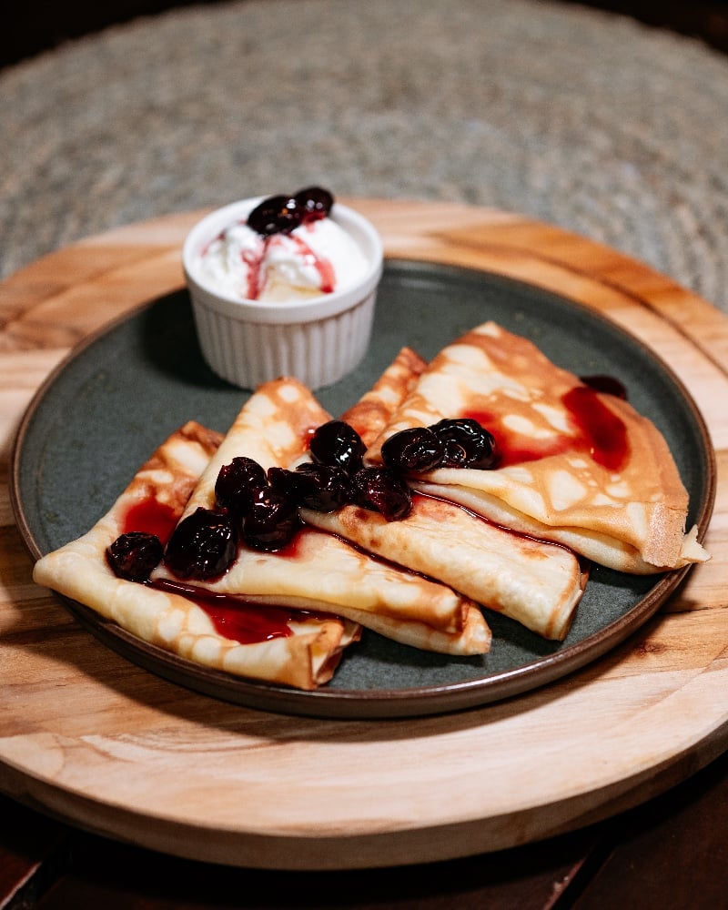 ბლინები კენკრით და ნაყინით / Pancakes with berries and ice cream