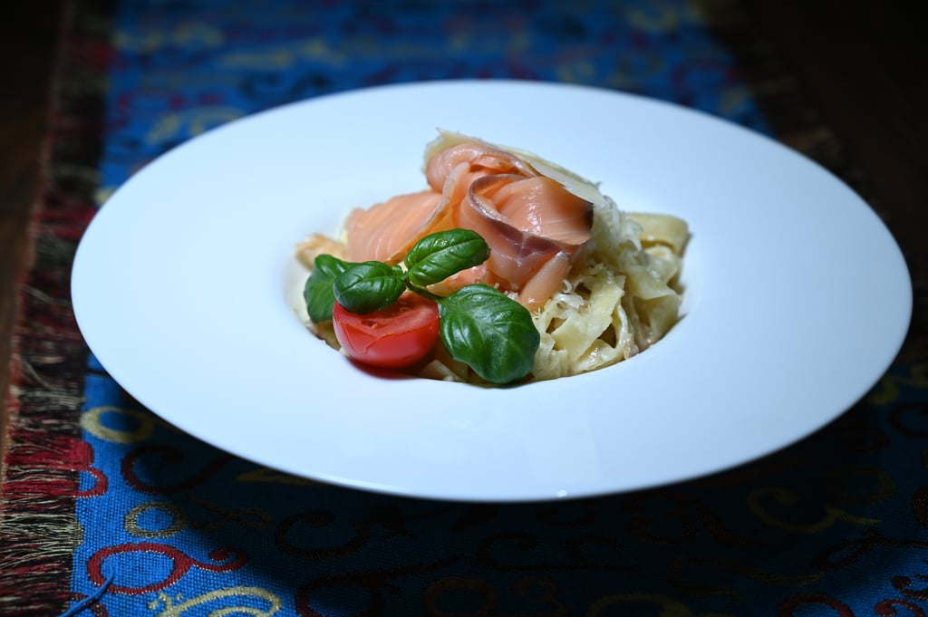 პასტა შებოლილი ორაგულით /Pasta with smoked salmon 