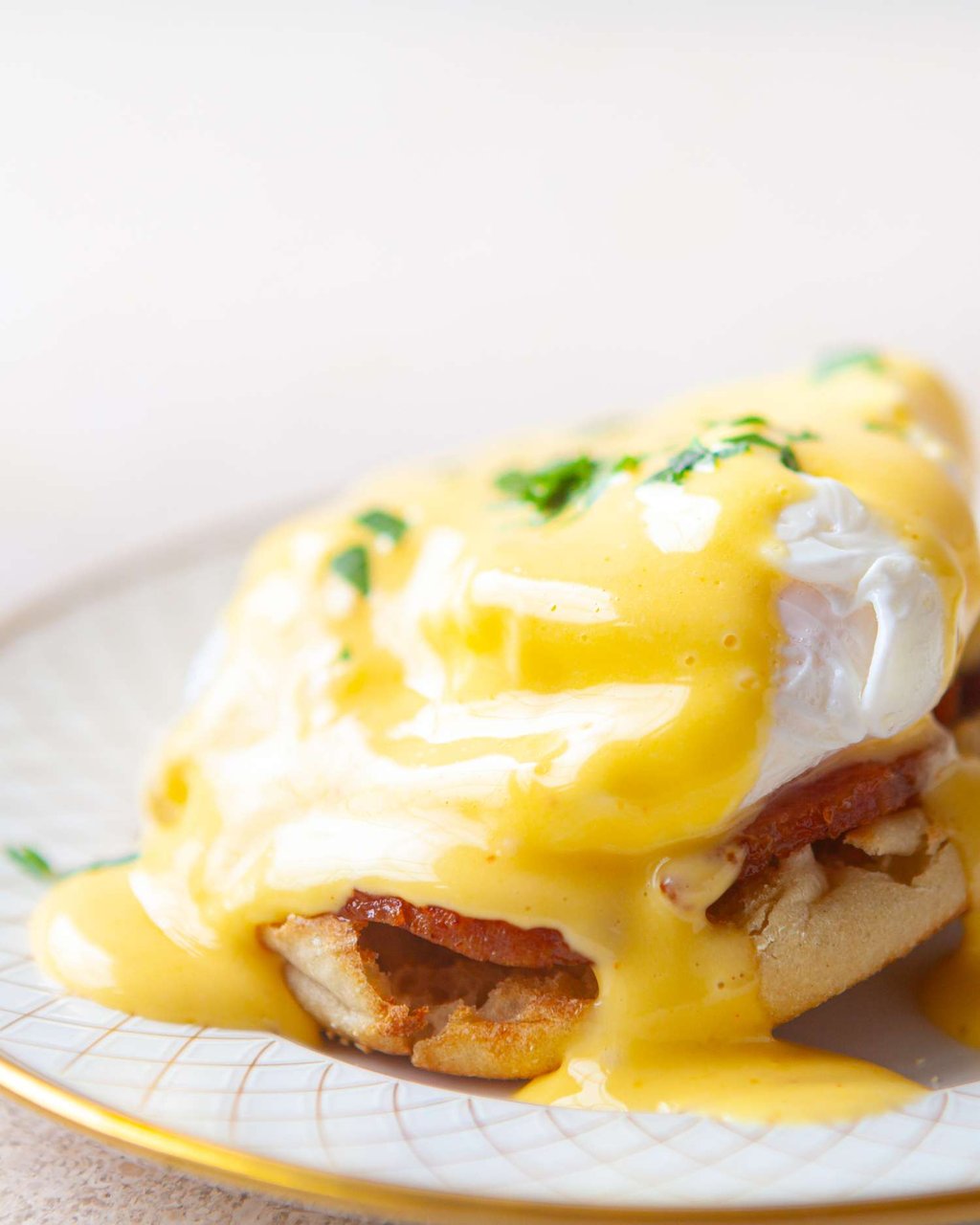 კვერცხი ბენედიქტი ბეკონით /Eggs Benedict with bacon