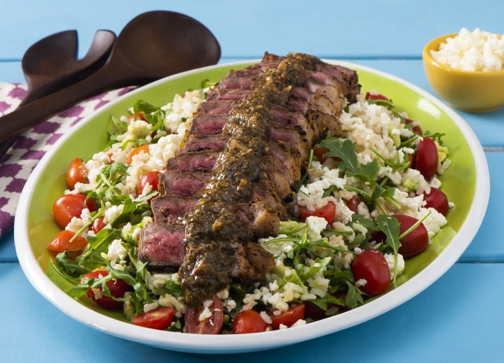 სტეიკ  სალათი მოხალული თხილეულით/Steak salad with roasted nuts