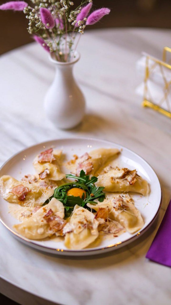 Вареники з соусом карбонара