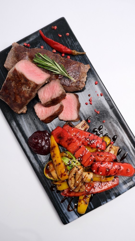 Телятина SOUS-VIDE з овочами