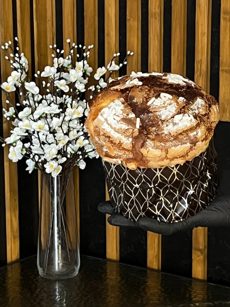 Панеттоне з чорним та білим шоколадом