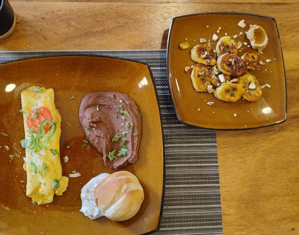 Typical Breakfast (Indicate the serving time and room number)