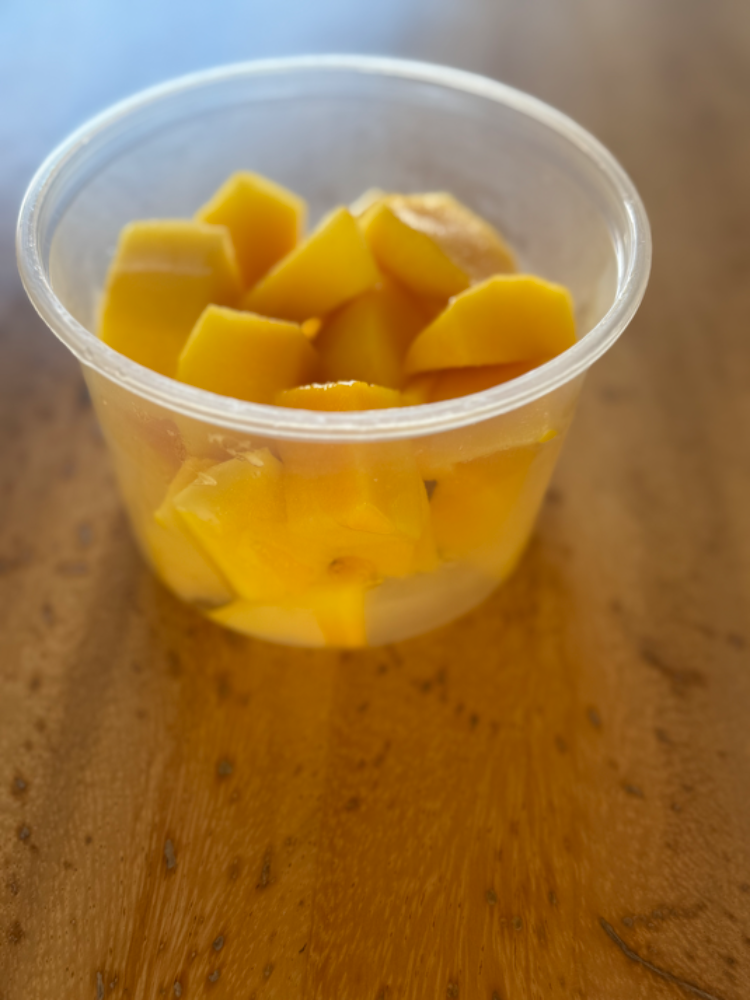 Fresh cut fruit/Fruta cortadita