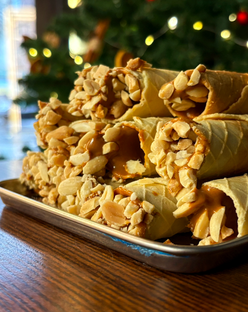 Трубочка з арахісом (Tube with peanuts)