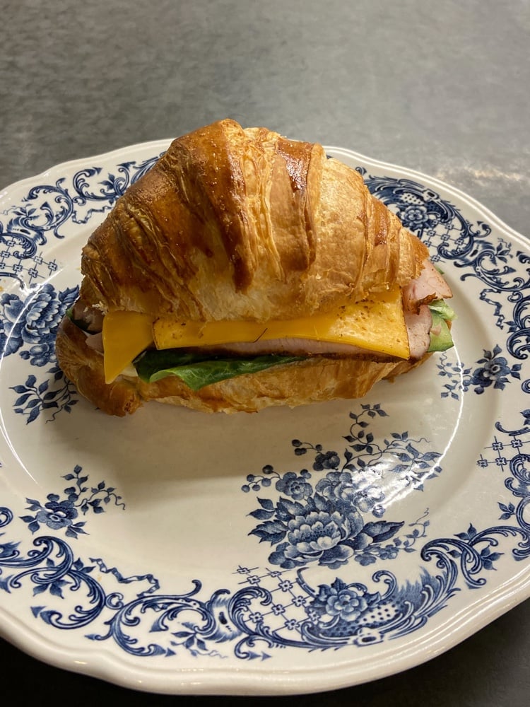 Круасан з курча пастрамі (Pastrami chicken croissant)