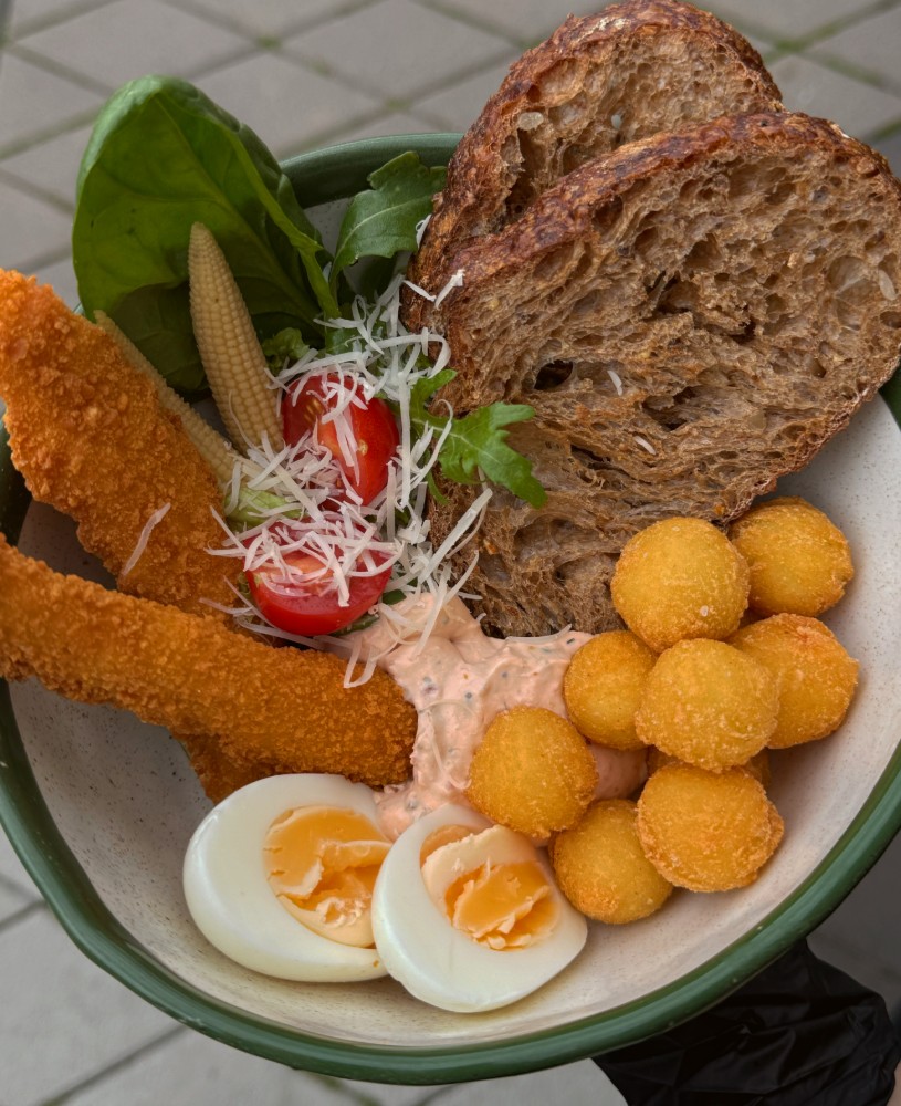 Боул з кріспі куркою