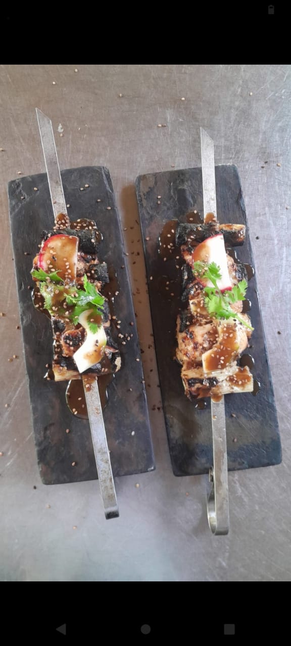PINCHOS DE POLLO / CHICKEN SKEWERS