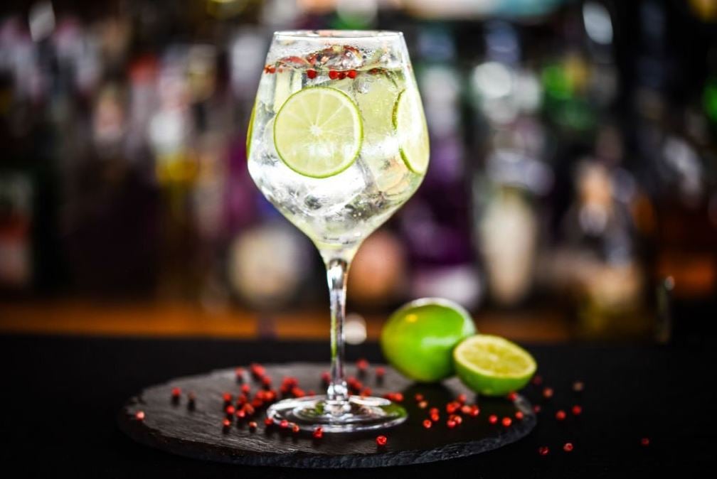 GIN TONIC