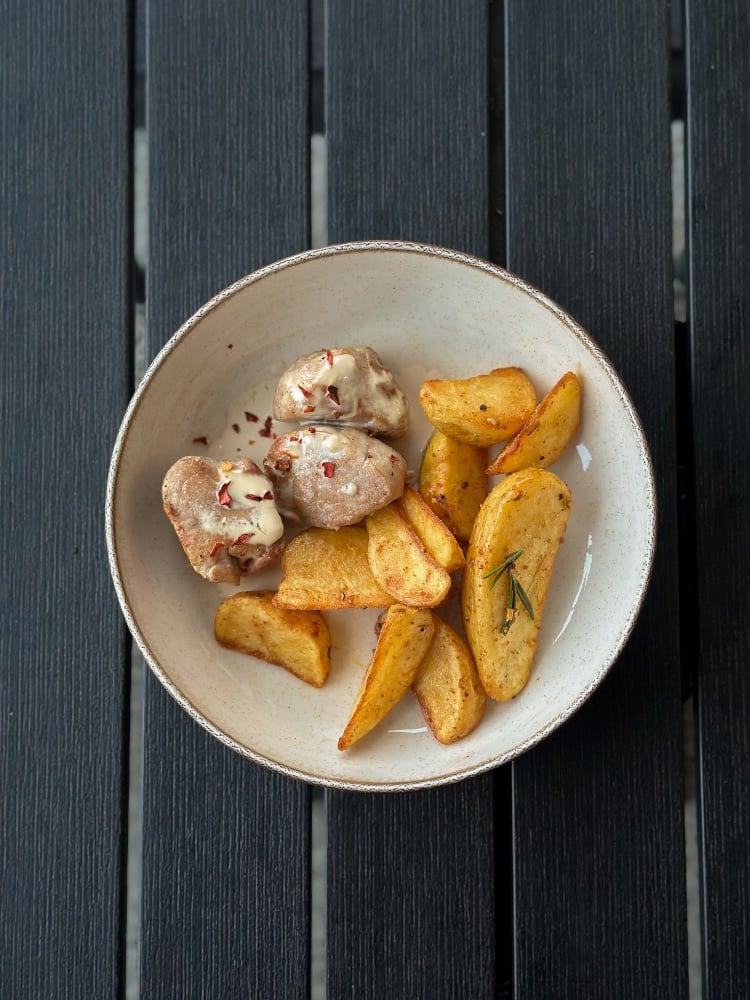 Медальйони зі свинини з пряною картоплею