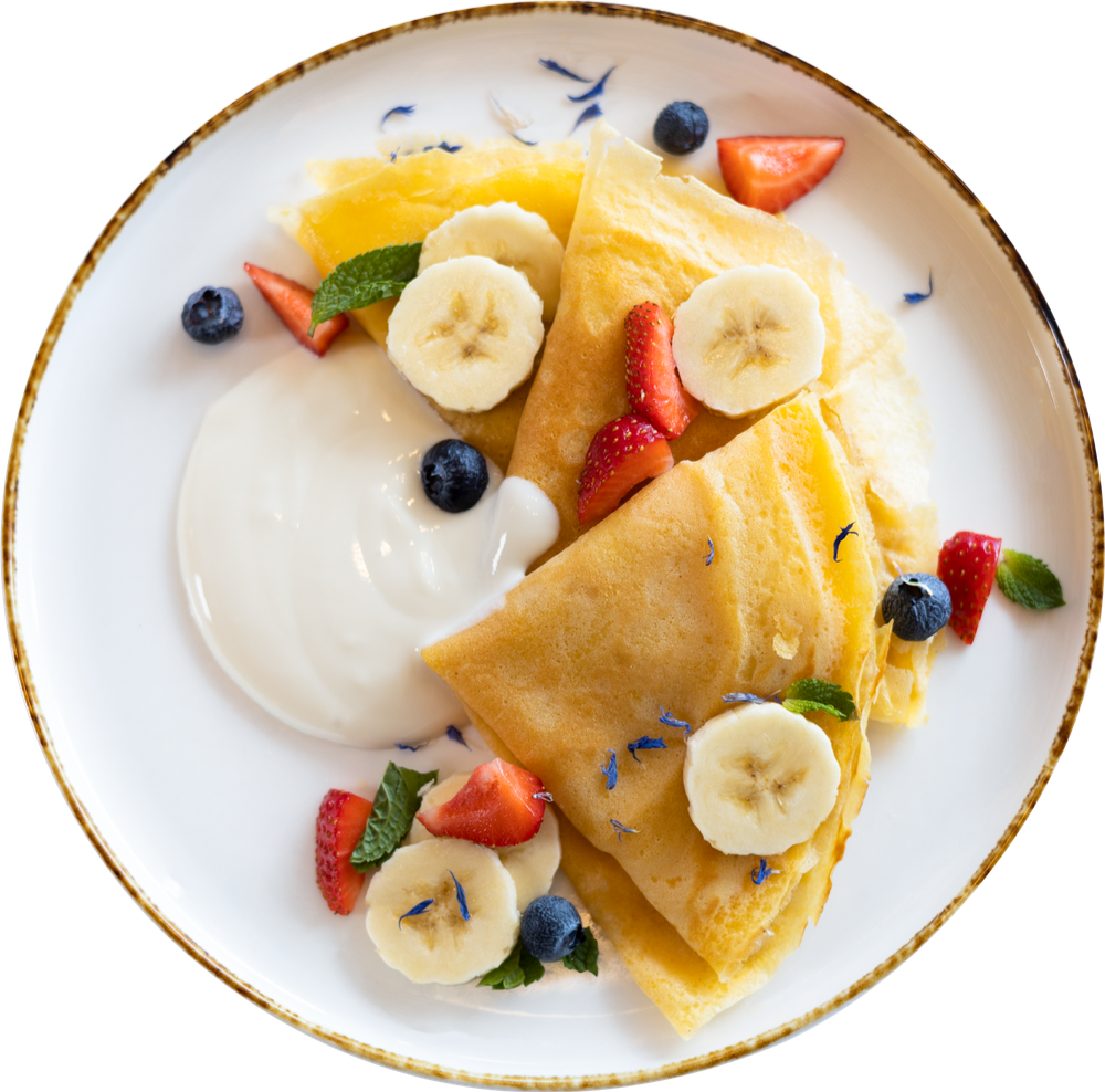 Млинці з бананом, ягодами та кокосовим йогуртом