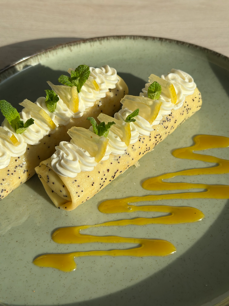 Макові млинці з крем-чізом та лимонним кюртом