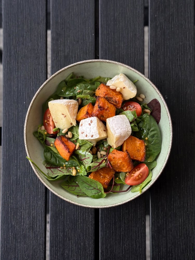 Салат з запеченим гарбузом та сиром камамбер