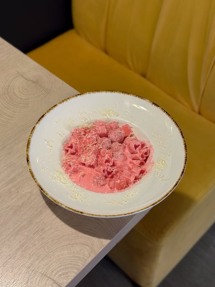 Вершкові фарфале та мітболи з ніжної курочки